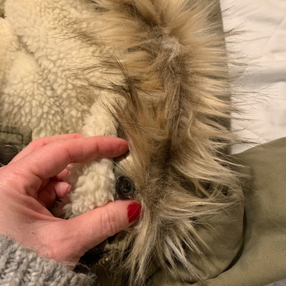 Hollister xs hooded parka with detachable faux fur - Picture 8 of 10